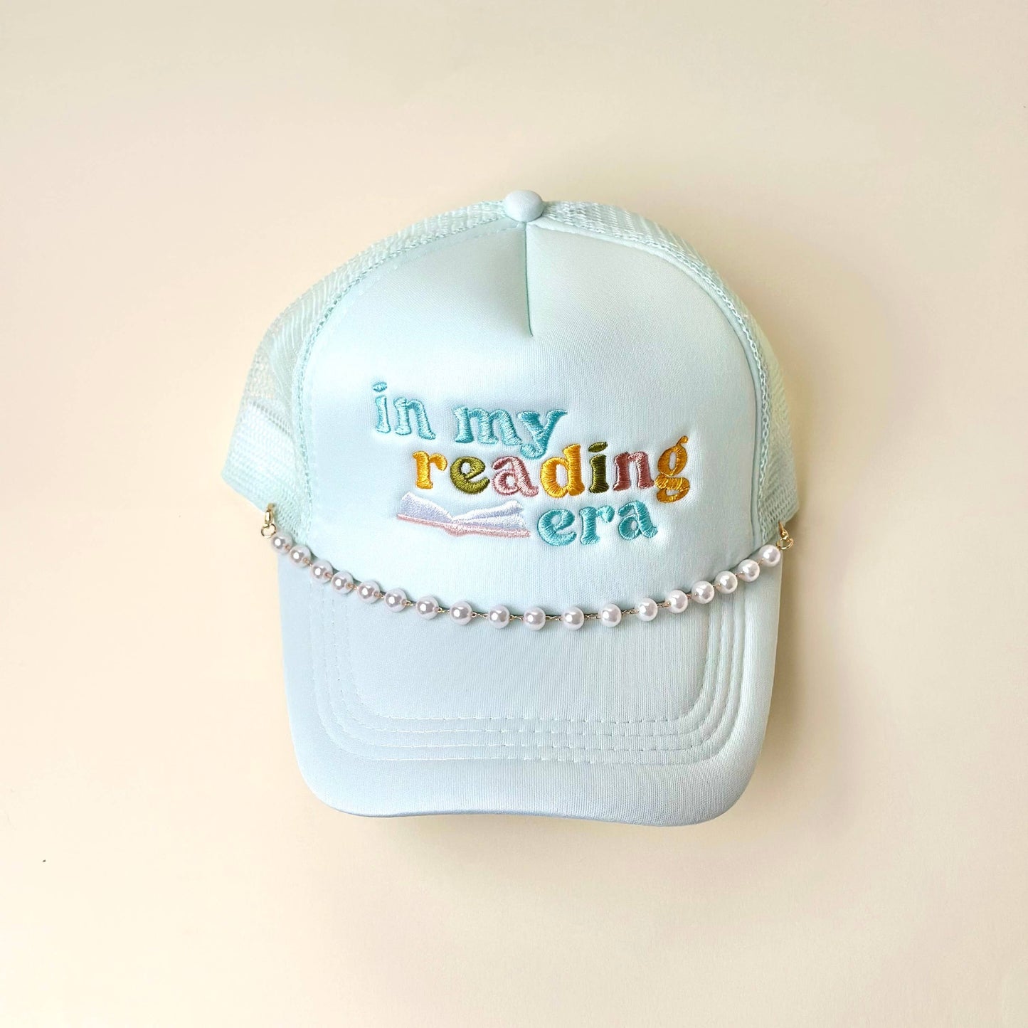 ✨ Dainty Pearl Hat Chain – Gold Trucker Hat Accessory