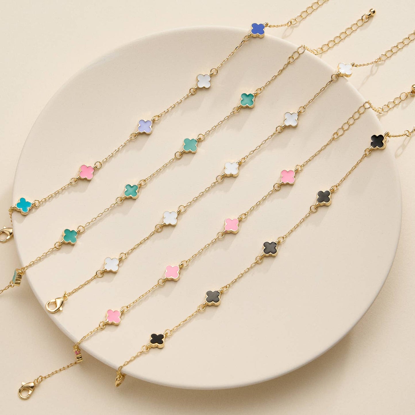 Gold Clover Charm Bracelet – Elegant Dainty Chain with Enamel Accents
